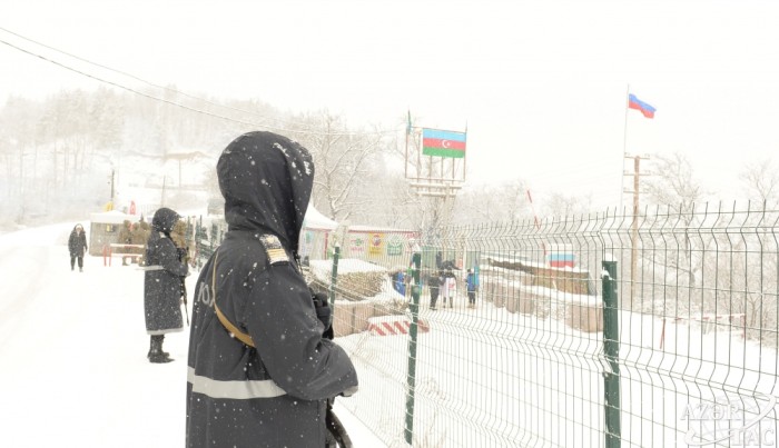 Qar yağmasına baxmayaraq, etiraz aksiyası davam edir - FOTOLAR